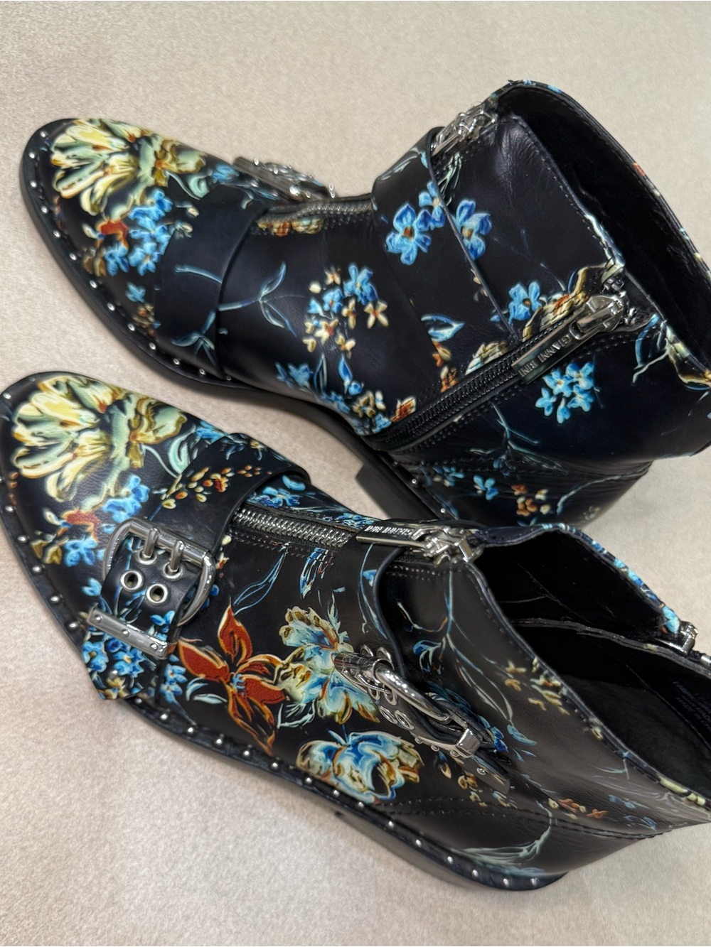 Bini Black Leather Floral Studded Moto Ankle Boots Size 5.5 M